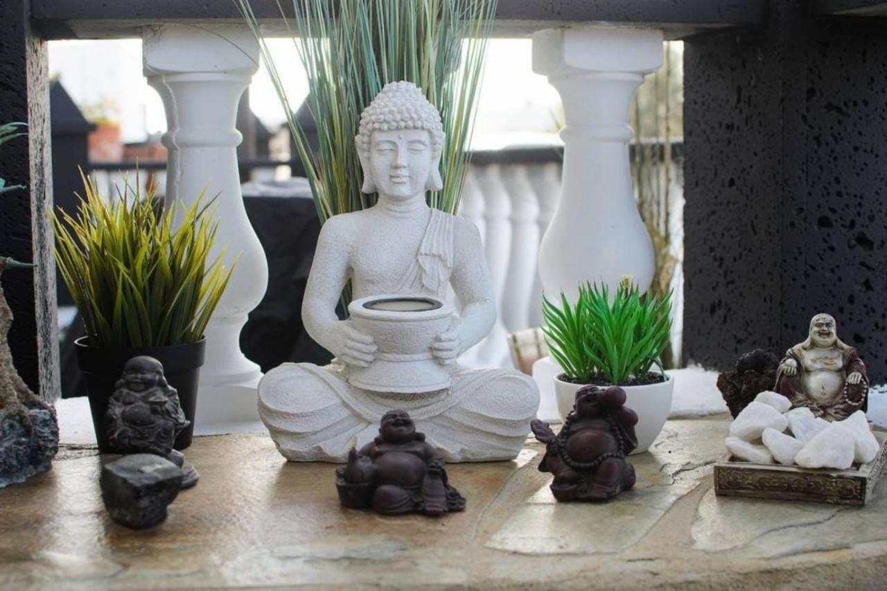 Buda Tinajo Luaran gambar